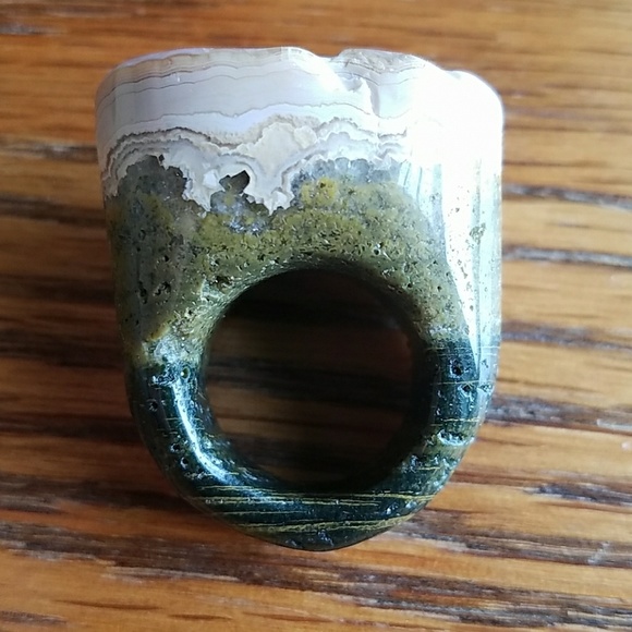 One of a kind natural carved jasper ring - Picture 4 of 8